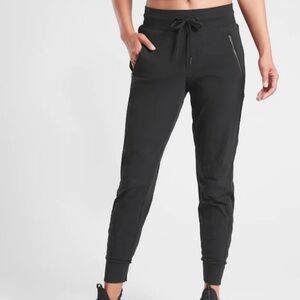 🎀Athleta Trekkie North Jogger Black sz. 6🎀